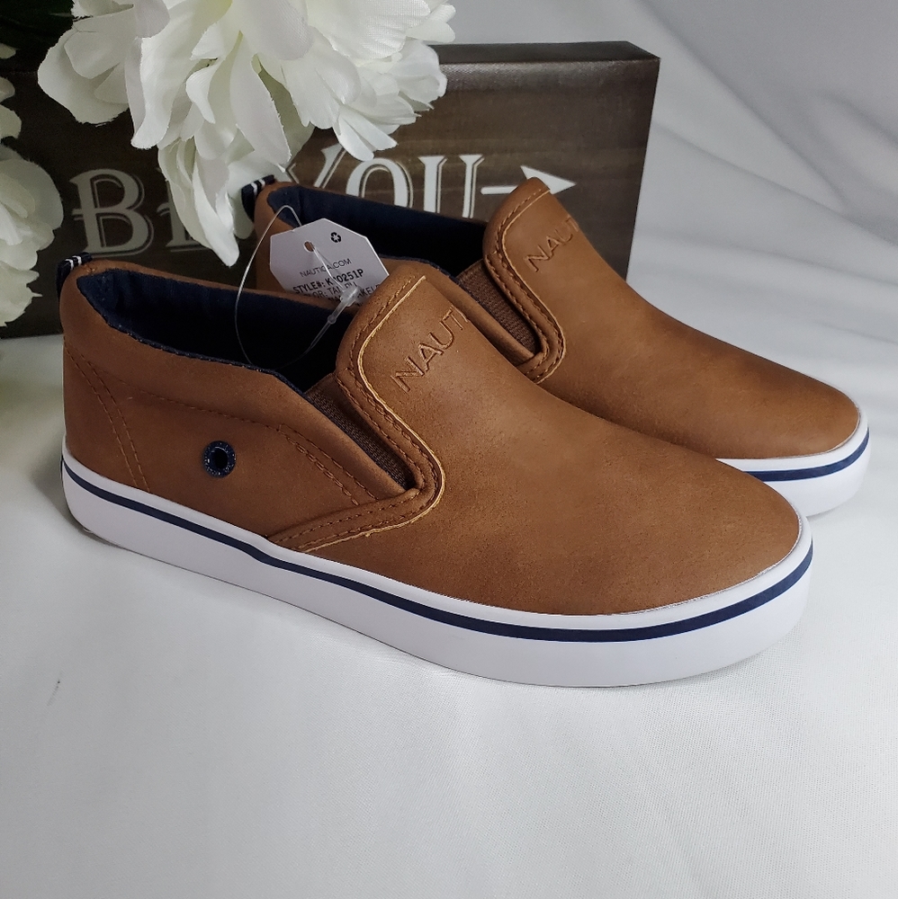 Kids Nautica brown shoe size 12